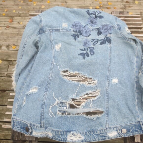 Vintage Deliberate Distressed Ripped Torn Women's Fade Blue Wash Denim Jacket - Picture 6 of 10